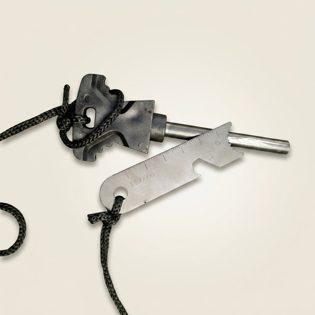 Allume-feu firesteel et grattoir gradué du kit de survie Ultime Survie